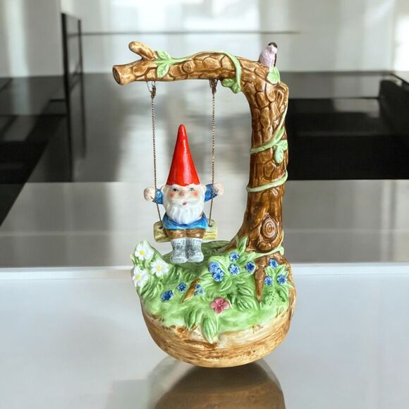 1979 Gorham Gnome on Swing Music Box – Unieboek B.V. Japan – Works – See Video - Picture 1 of 8